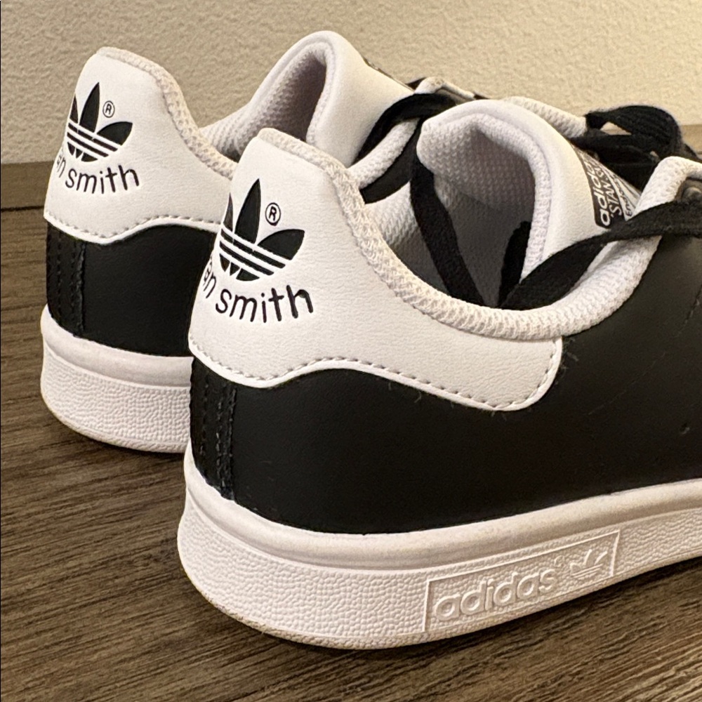 EUC [Adidas] Originals Stan Smith J 'Black/White Low-Top Sneakers Youth Kids 3.5 - Picture 6 of 15